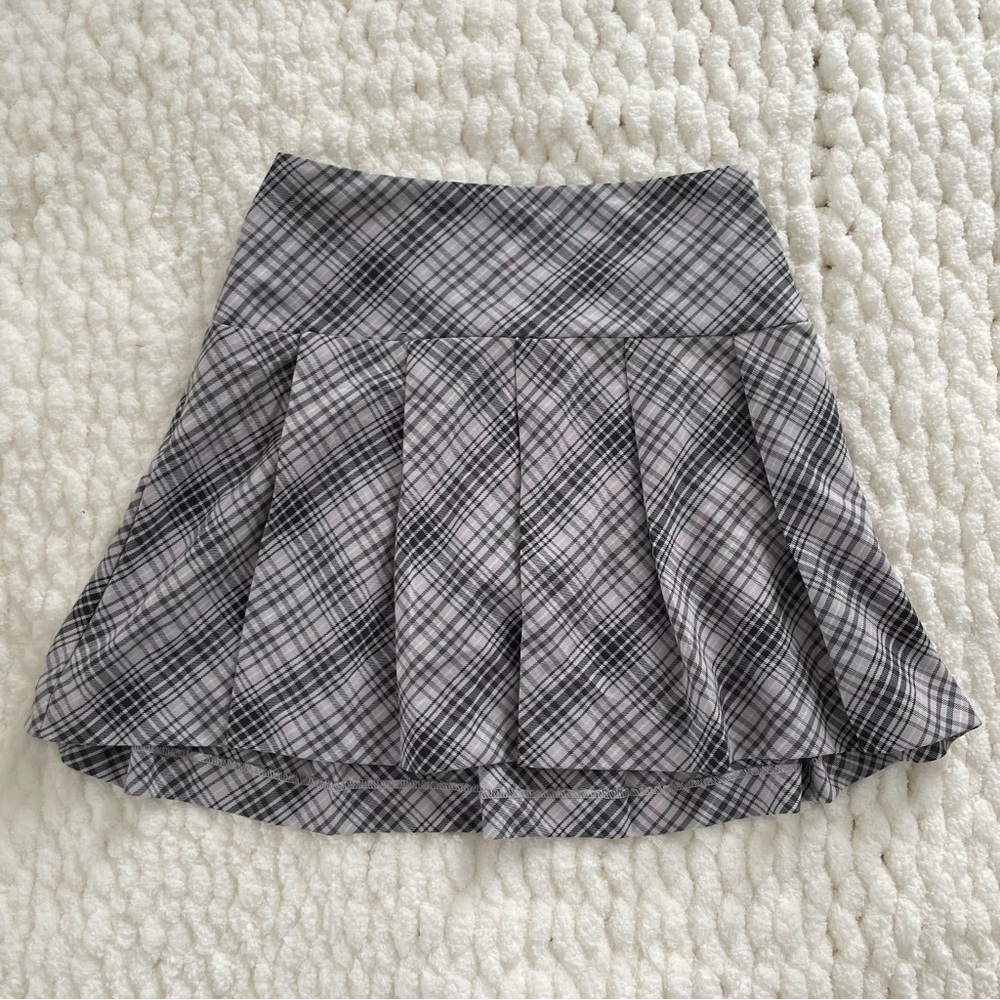 H&M Divided muted lavender plaid pleated mini skirt